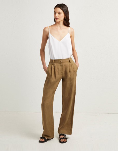 Combinaison pantalon à manches longues confectionnée dans des tissus sélectionnés pour vous accompagner dans chaque quotidien confortable
